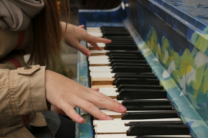 Lillie playing the TARDIS piano_hands